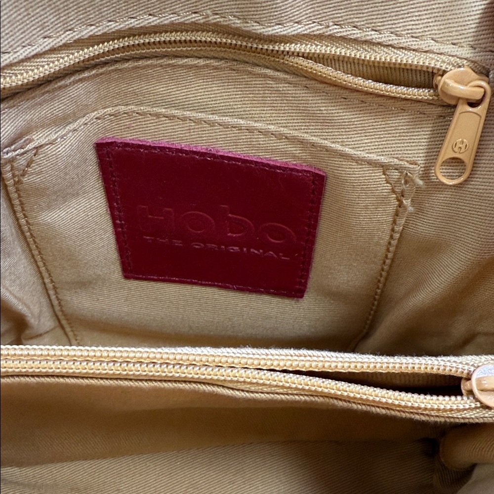 HOBO WOMEN’S RED LEATHER INTERNATIONAL CROSSBODY PURSE - Picture 5 of 9